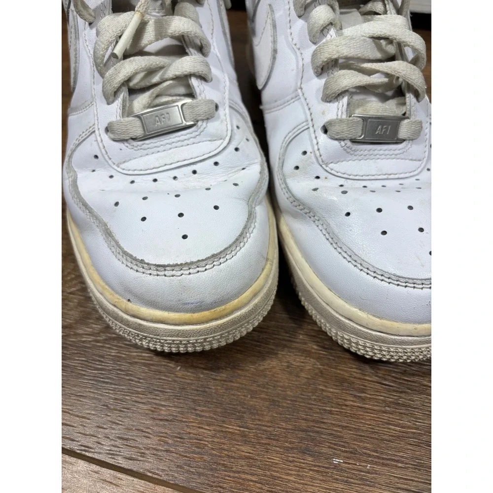Nike iconic white